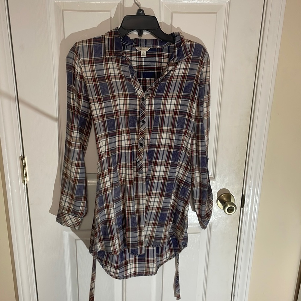 Long sleeve half buttoned down shirt.